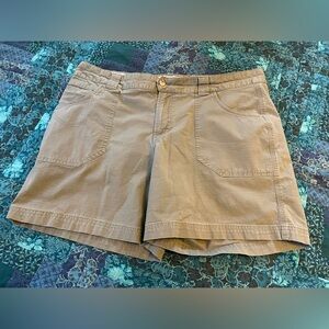 Columbia Khaki Shorts Women's Size 14